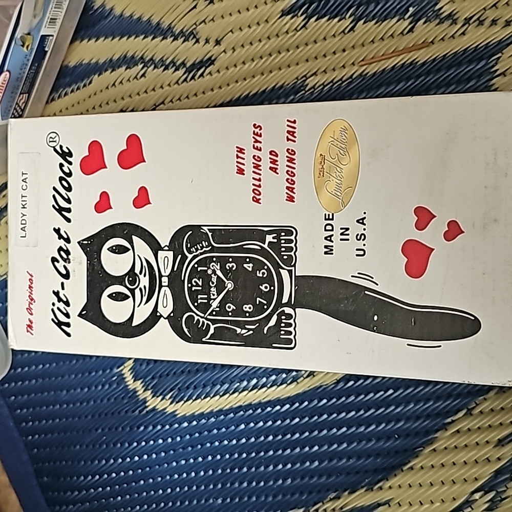Kit cat clock pink
